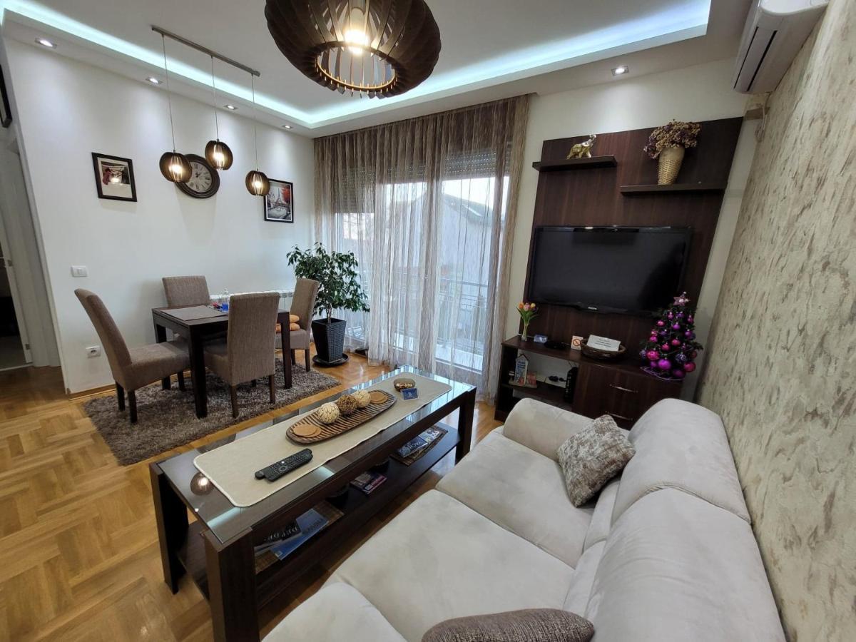 Apartment Iris Belgrad Exteriör bild