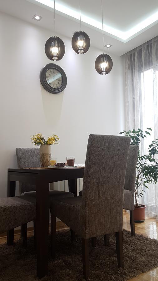 Apartment Iris Belgrad Exteriör bild