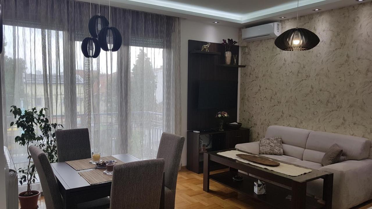 Apartment Iris Belgrad Exteriör bild